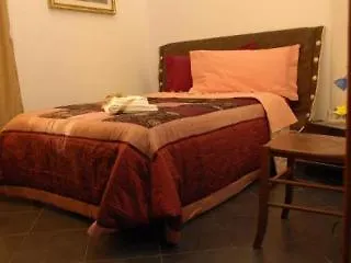 Little Rose Rooms Rom Bed & Breakfast