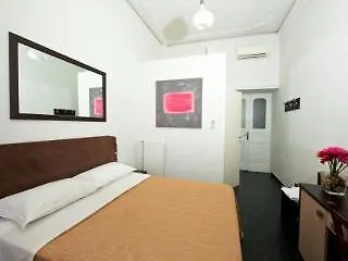 Little Rose Rooms Rom