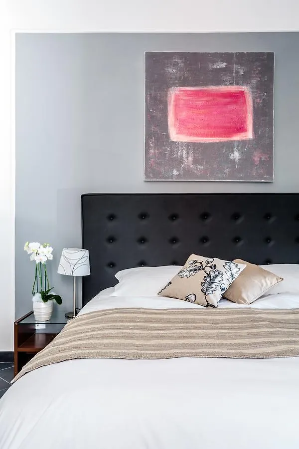 Little Rose Rooms Rom Bed & Breakfast