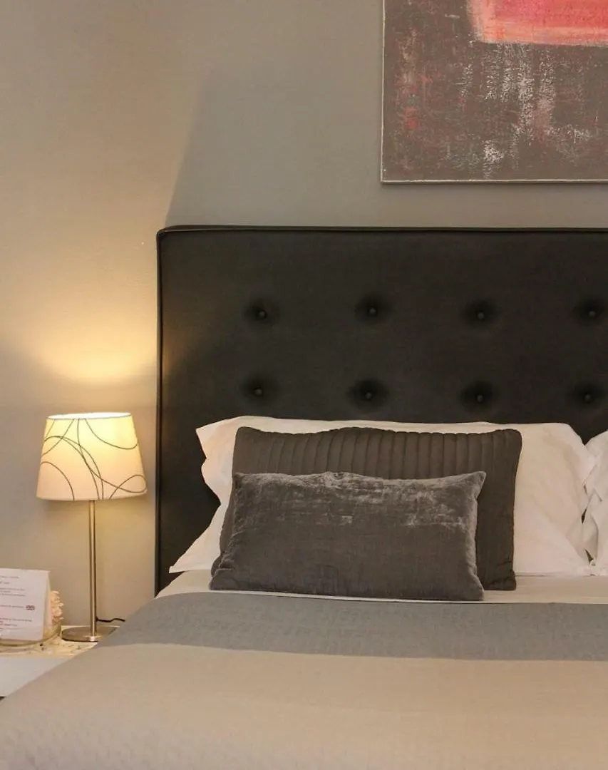 Little Rose Rooms Rom Bed & Breakfast