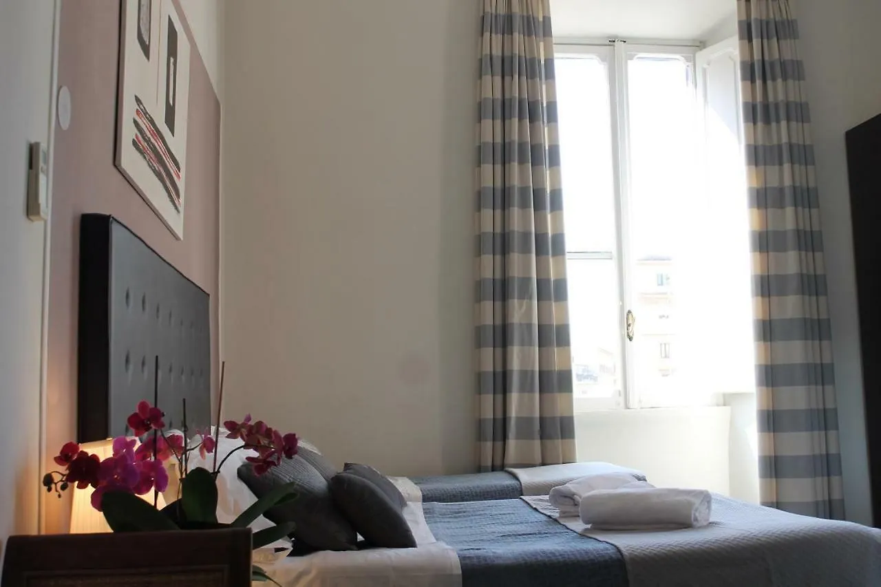 Little Rose Rooms Rom