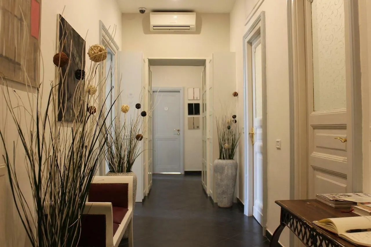 Little Rose Rooms Rom