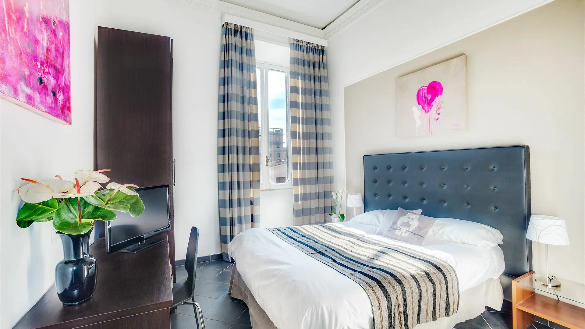 Little Rose Rooms Rom